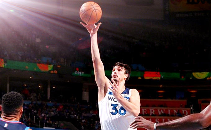  爱德华兹压哨三分森林狼终结雷霆四连胜